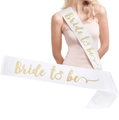 Detalle de dos bandas Bride to be de satén blanco con letras doradas e icono de anillo - Banda Plateada