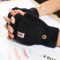 Gants en peluche noirs pour femmes avec écusson renne et détail de bouton en bois - Noir