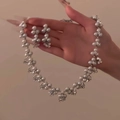 Elegante conjunto de collar y pendientes de perlas vintage francés en modelo - Conjunto de Joyas Plateado