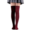 Détail de chaussettes hautes montrant la texture en maille bordeaux et rouge foncé - Taille unique / Noir et Bordeaux / Yin Yang 5