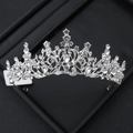 Silbernes Braut-Tiara mit eleganten Straßsteinen und großem Tropfenkristall in der Mitte - Mehrlagiger Tropfen-Stil (21# Krone) / Silber