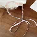 Détail du collier choker en perles roses avec un ruban élégant et un fermoir argenté - Style Charme de Téléphone Noeud Ruban Rose (36# Collier-Rose)