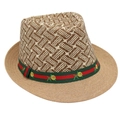 Dettaglio di un cappello di paglia intrecciato con nastro a righe rosso-verde e ricamo floreale - Taglia unica / Cachi