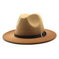 Klassieke camel wollen fedora hoed met zwarte lederen band en gouden gesp detail - M (55-58cm) / Khaki