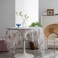 Rond wit kanten tafelkleed met roze geborduurde bloemen in een sfeervolle kamer - Aangepast formaat (per meter) / Roze Bloem Borduurwerk Kant