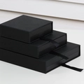Schwarze PE-Schwebebox als Schmuckschachtel mit Schubladendesign und Bandgriff - 7*7*2cm / Gemustertes Schwarz