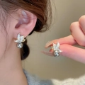 Detail of elegant butterfly stud earrings with white enamel and a grey freshwater pearl - Butterfly with Grey Pearl Stud Earrings - Gold Grey (35#)