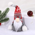 Weihnachtswichtel-Puppe in rot-grauer Strickmütze mit Schneeflockenmuster und weißem Bart - Grau