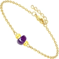 Goldenes Edelstahlarmband mit einem violetten Naturstein und glänzenden Goldperlen - Amethyst Splitter