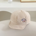 Dettaglio del ricamo a forma di orso sul cappellino in velluto a coste beige - 48cm (8 mesi-2 anni) / Bianco Sporco