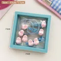 Rosa Kirschblüten-Haarspangen-Set in einer 11cm großen blauen Schwebebox für Mädchen - Rosa Schweinchen Set (Folienbox)