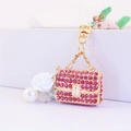 Porte-clés sac à main strass rose avec fleur de camélia et pendentifs en perles - Rose