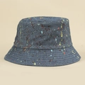 Cappello bucket in denim blu navy con schizzi di vernice colorata e stile street art - M (56-58cm) / Blu scuro