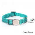 Dettaglio del collare riflettente per gatti in nylon verde acqua con campanello e ciondolo - Verde Foresta