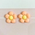 Dettaglio di ciondoli floreali a cinque petali in resina opaca arancione con pistillo giallo - 03# Arancione 2*2cm