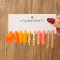 Détail de 5 paires de boucles d'oreilles colorées en acrylique et métal sur carte - 5 Paires - Géométrique Mixte / Ensemble Tons Chauds (E0413-1)