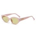 Lunettes de soleil œil-de-chat roses avec verres jaunes et détails dorés - Monture Rose Clair Verres Verts