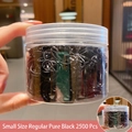 2500 pezzi di piccoli elastici neri per capelli in un barattolo di plastica trasparente - Confezione in scatola / 20# Piccolo Nero Puro Standard (2500 Pezzi)