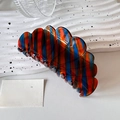 Pinza para el pelo grande de acetato con rayas verticales rojas, naranjas y azules - 11.6cm / Azul Marino y Rojo