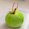 Porte-clés peluche pomme verte avec ruban orange et détail de feuille verte - Pomme verte