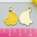 Ciondolo a banana dorato con smalto giallo e motivo a stelle sul retro, misura 2 cm circa - 1 Pezzo Banana Gialla 18x14mm
