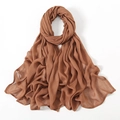 Bufanda hijab de modal marrón caramelo liso con textura plisada fina y transpirable - Caramelo
