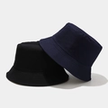Detalle de sombreros de pescador negro y azul marino con costuras reforzadas en el ala - M (56-58cm) / Negro + Azul Marino