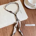 Dettaglio di collana in tessuto vintage con fiocchi neri e perla in legno regolabile - 4# Collana-Bianco