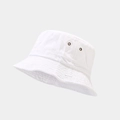 Détail d'un chapeau bob en sergé de coton blanc avec œillets d'aération et coutures soignées - M (56-58cm) / Blanc