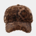 Primer plano de la textura de leopardo en piel sintética de una gorra de béisbol de invierno - Leopardo Clásico (3#)