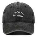Berretto da baseball grigio antracite slavato con ricamo montagna e scritta Nelson BC - Nero