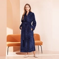 Accappatoio lungo spesso blu scuro da donna con cintura e finitura strutturata - M / Blu navy