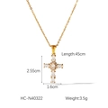 Dettaglio della collana a croce placcata oro con zirconi e specifiche delle dimensioni - Stile Croce Pavé Intarsiato (HC-N40322) / Oro