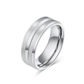 Minimalistischer Ring aus gebürstetem Titanstahl mit polierten Kanten in Silber - Größe 8 / Stahlfarbe