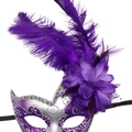 Elegante maschera da ballo viola e argento con piume e fiori di seta raffinati - Argento Viola