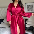 Elegante vestaglia lunga in raso rosso vino per donna con scollo a V e cintura in vita - 1XL / Borgogna