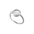Silberner geometrischer Ring mit Kronenausschnitt und Zirkonia auf weißem Grund - Kronen-Hohlstil (KR54453-KC)