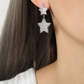 Boucles d'oreilles étoiles argentées à double couche avec texture métal martelé - Double Étoile Martelée / Couleur Acier (Étoile)