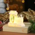 Dettaglio del trenino di Natale con motivo di albero e alce su base in legno - Albero di Natale / Bianco