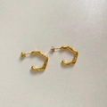 Detail view of gold wave C-shaped earrings with two sparkling small crystals - Gold White Zirconia (DEK1654)