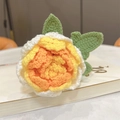 Handgefertigte Häkel-Pfingstrose in Gelb und Orange mit grünen Blättern - Einzelstiel Fertigprodukt / Orange