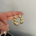 Vintage Goldene Ohrringe mit elegantem, geschichtetem Wassertropfen Design für Damen - Stromlinienförmig Geschichtet Unregelmäßig