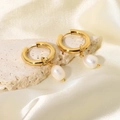 Orecchini a cerchio vintage placcati oro 18k con pendenti in perla naturale su pietra - Oro