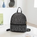 Mini zaino grigio scuro con bordi neri e stampa di lettere Lucky Girl stilizzata - Nero