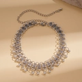 Dettaglio choker bohémien argento con placche floreali e ciondoli a frangia con perline - Collana Choker con Nappine in Metallo - Argento Retro