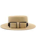 Dettaglio cappello di paglia beige con nastro nero e decorazione in metallo lettera M - M(56-58cm) / Cammello