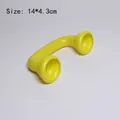 Vista dettagliata di un ricevitore giocattolo giallo retrò, misura 14x4,3cm in plastica - Giallo