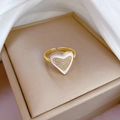 Verstellbarer goldener Ring mit weißem Emaille-Herz und funkelndem Zirkonia-Besatz - Einstellbar Offen / Echt Vergoldet