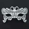 Masque papillon blanc en filigrane pour bals masqués sur fond noir contrasté - Abeille Blanc