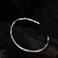 Bracelet jonc réglable en argent sterling S925 avec texture de lave irrégulière - Or Blanc